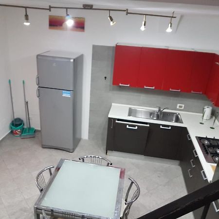 Casa N 2 Con Parcheggio Privato E Colonnina Ricarica Appartement Livorno Buitenkant foto