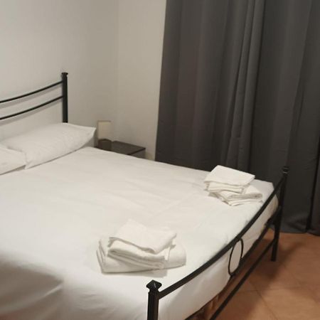 Casa N 2 Con Parcheggio Privato E Colonnina Ricarica Appartement Livorno Buitenkant foto