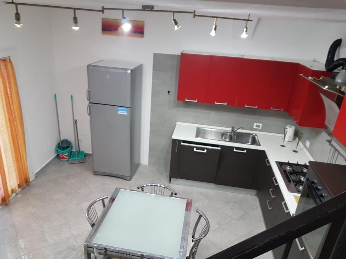 Casa N 2 Con Parcheggio Privato E Colonnina Ricarica Appartement Livorno Buitenkant foto