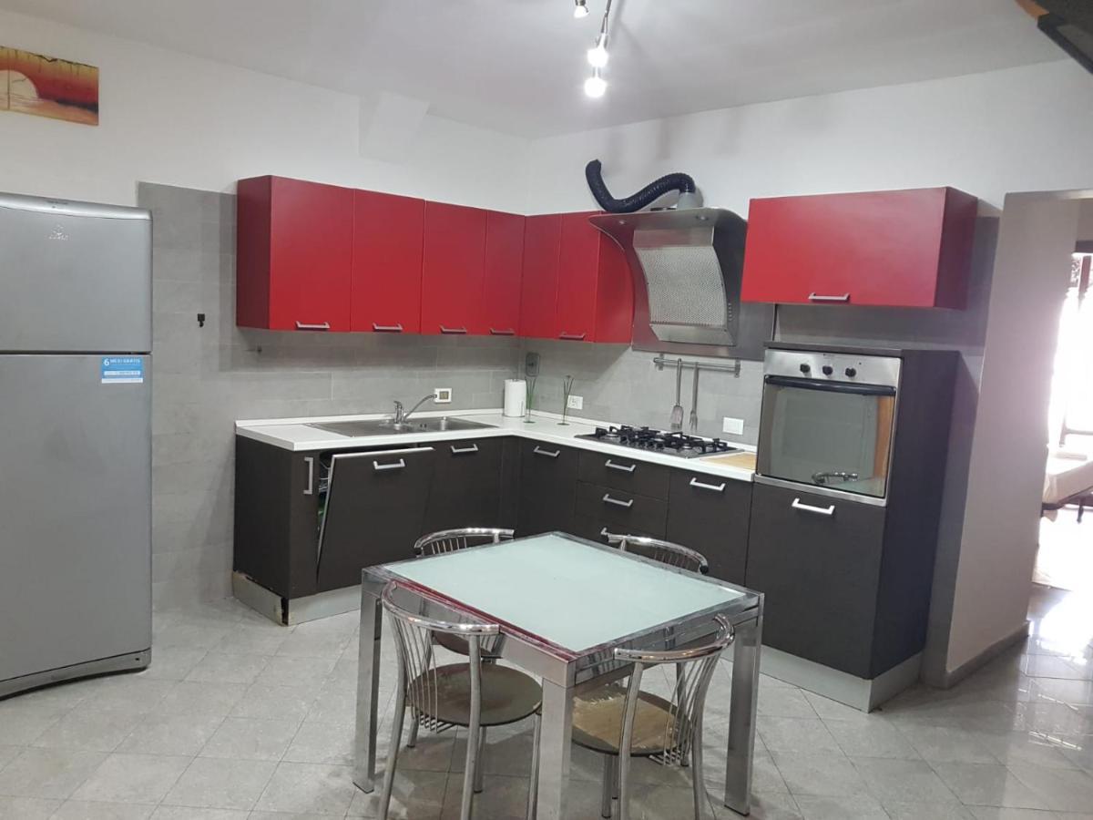 Casa N 2 Con Parcheggio Privato E Colonnina Ricarica Appartement Livorno Buitenkant foto