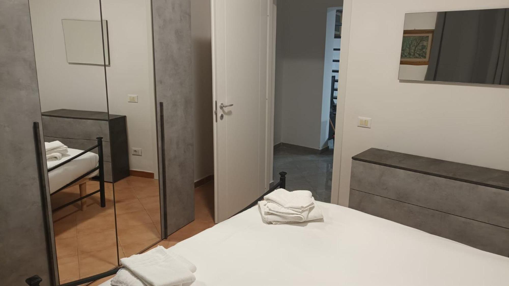 Casa N 2 Con Parcheggio Privato E Colonnina Ricarica Appartement Livorno Buitenkant foto