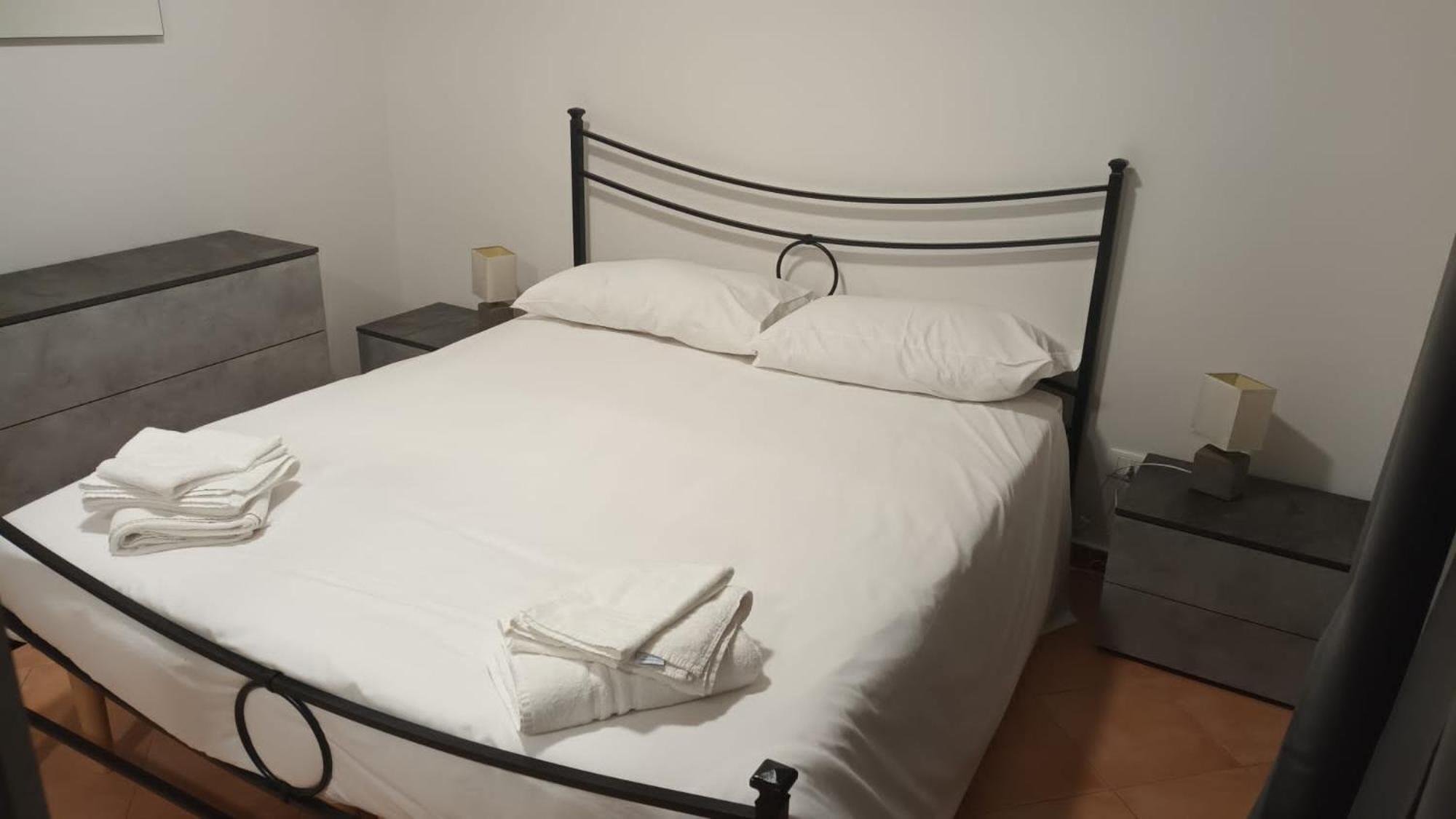 Casa N 2 Con Parcheggio Privato E Colonnina Ricarica Appartement Livorno Buitenkant foto